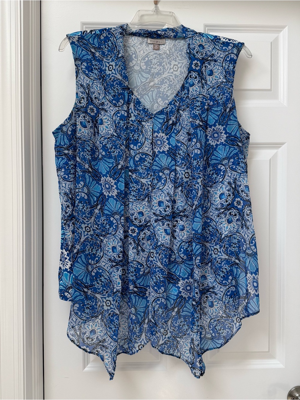 ROZ & ALI sleeveless blue paisley double layer top size 2X